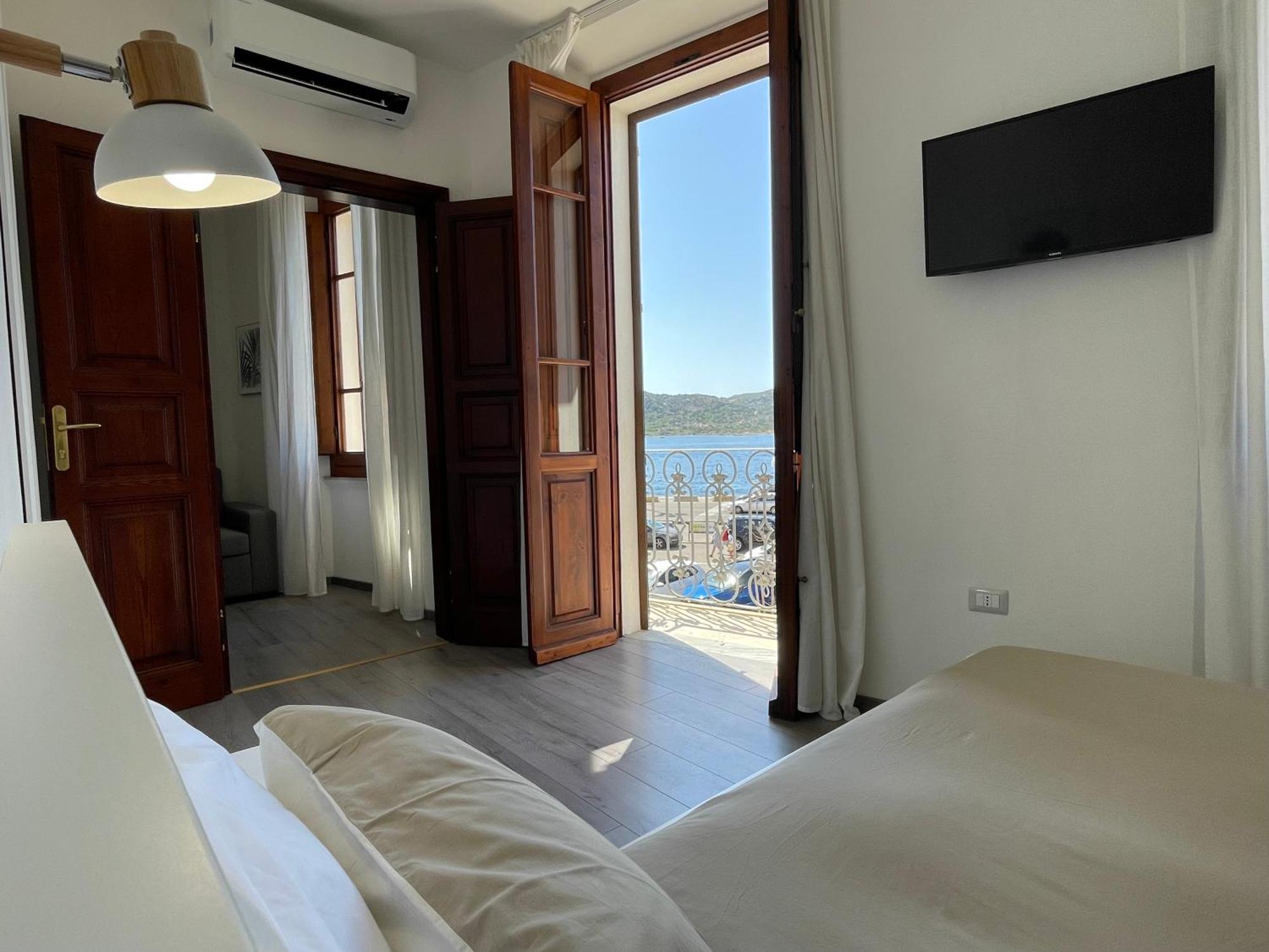 Il Caracolo Rooms La Maddalena  Eksteriør billede