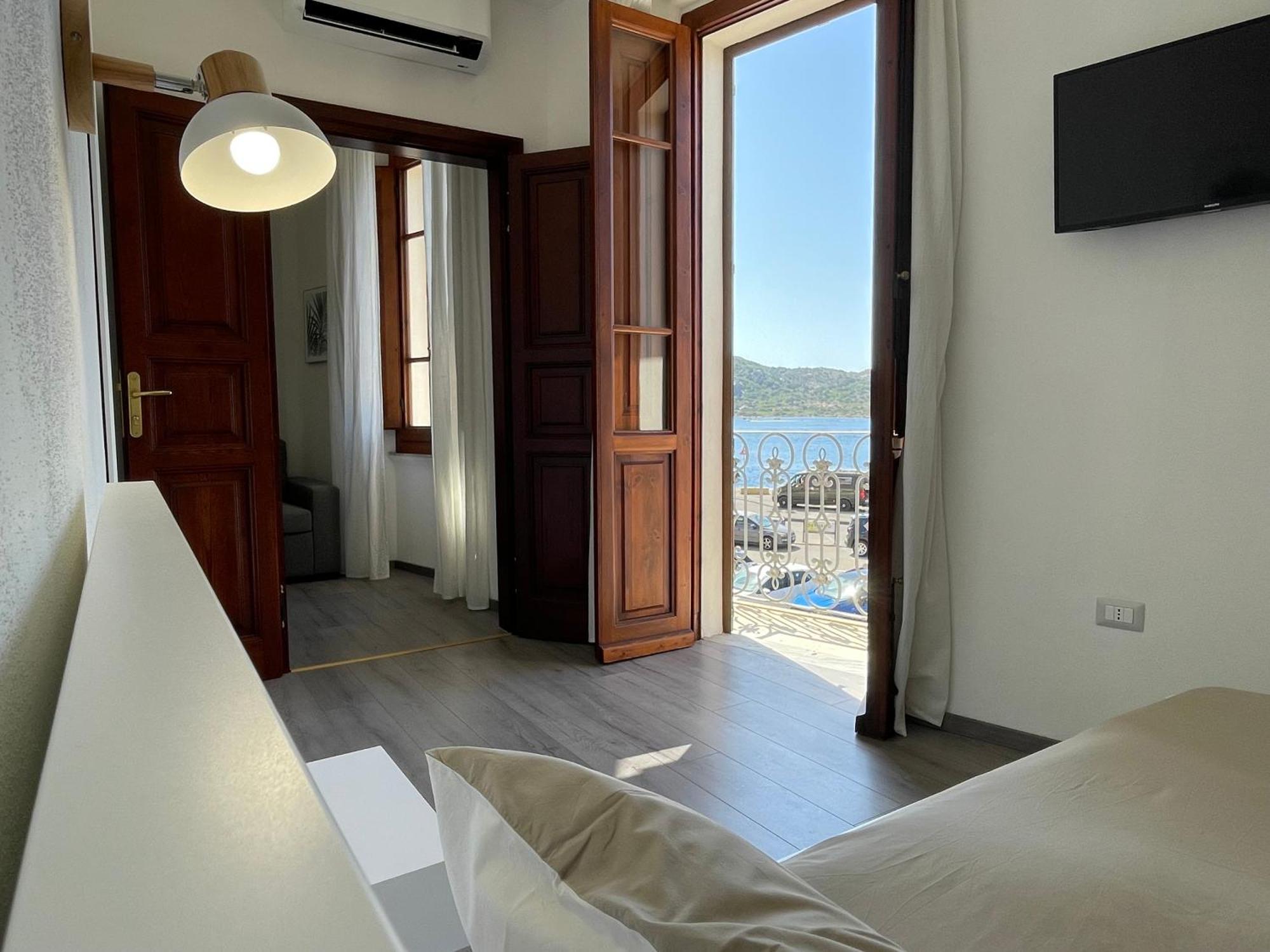 Il Caracolo Rooms La Maddalena  Eksteriør billede